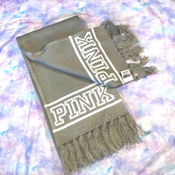 🤍🪲[ VS PINK ] Logo Fringe Scarf - Picture 3 of 7